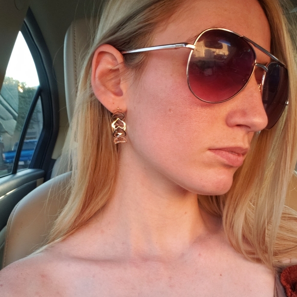 Silver Heart Pattern Hoops Interlocking - Picture 2 of 5